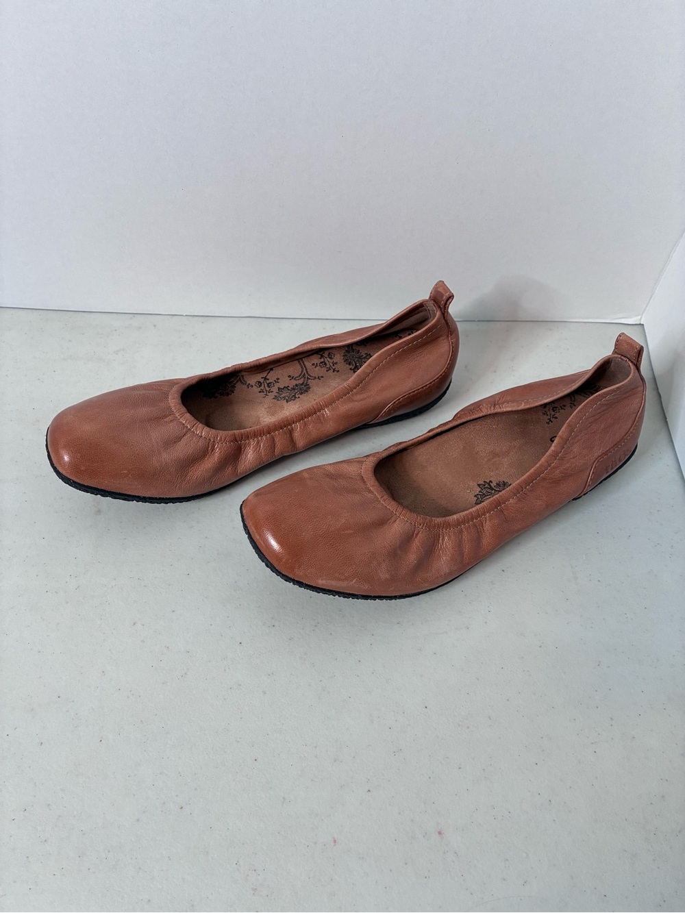 Taos Women’s 7.5 Brown Leather Ballet Flats Comfort Slip On Shoes